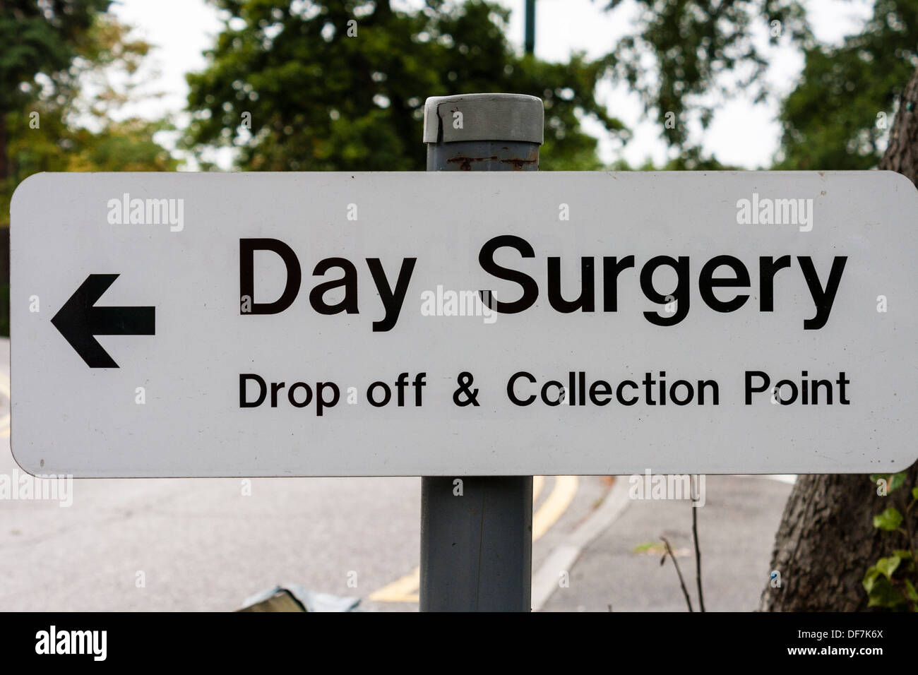 Sign to day surgery unit at Heatherwood hospital, Ascot, Berkshire, England, GB, UK Stock Photo