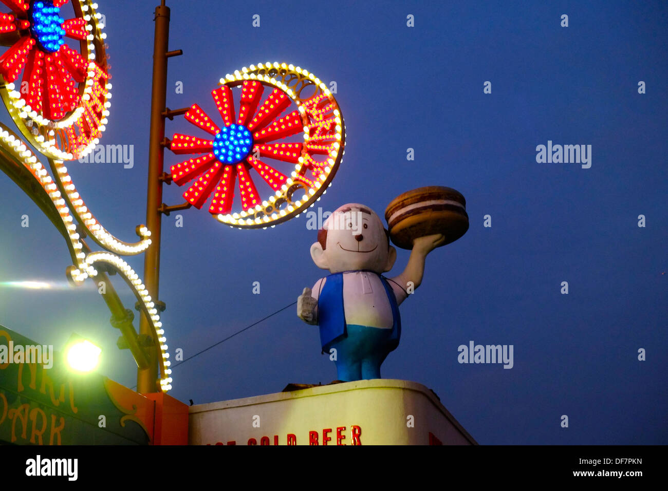 Luna park coney island night hi-res stock photography and images - Alamy