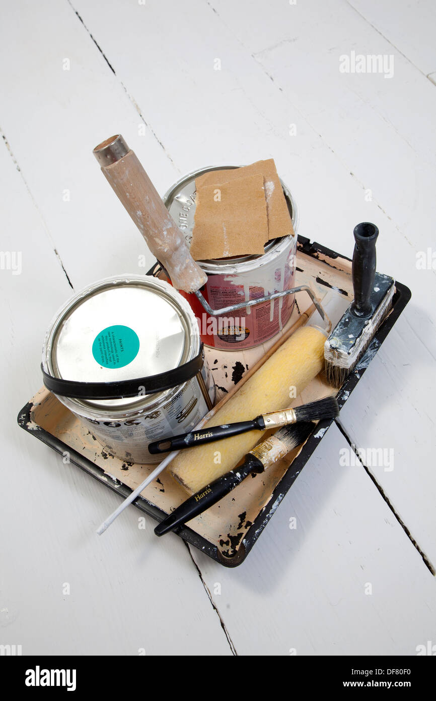 Empty gloss paint tins hires stock photography and images Alamy