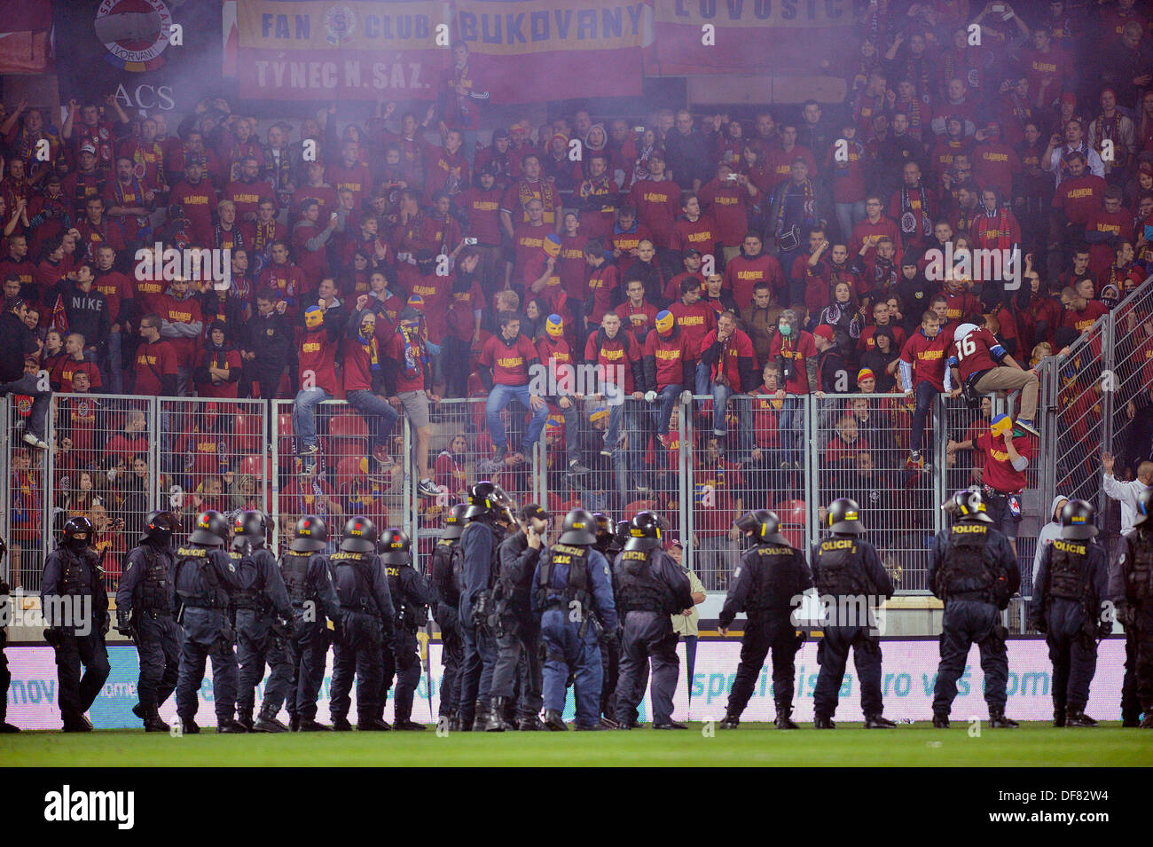 Sparta Prague fans invade pitch following defeat to Slavia Prague 