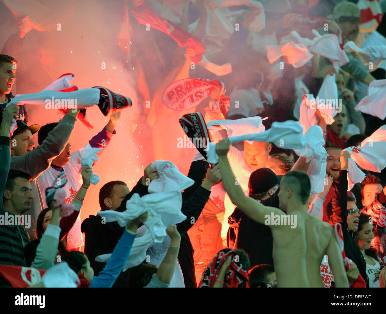 Sk slavia prague fans hi-res stock photography and images - Alamy