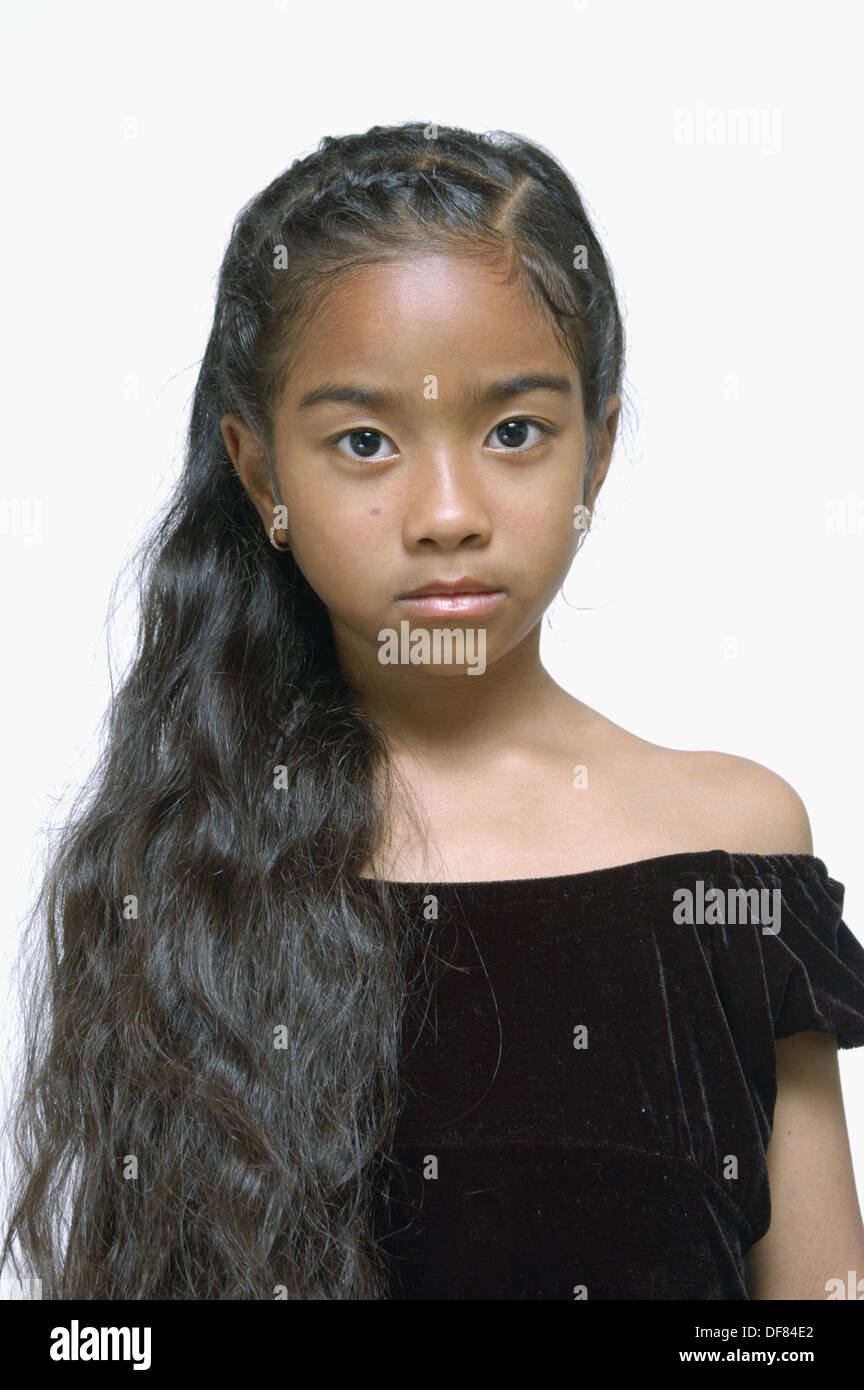 B olie mild Kiezelsteen 8 year old Asian Afro-American girl Stock Photo - Alamy