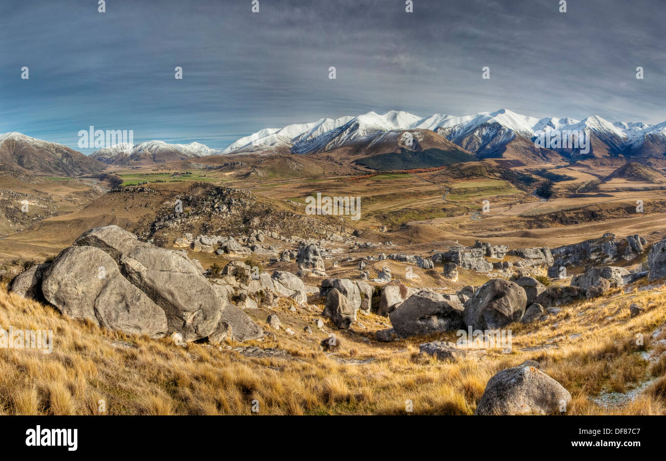 Flock hill limestone boulders hi-res stock photography and images - Alamy