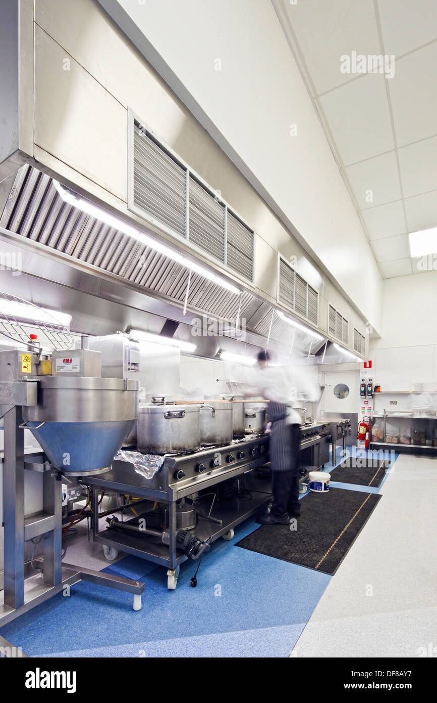 Industrial commercial kitchen for distribution of prepacked food