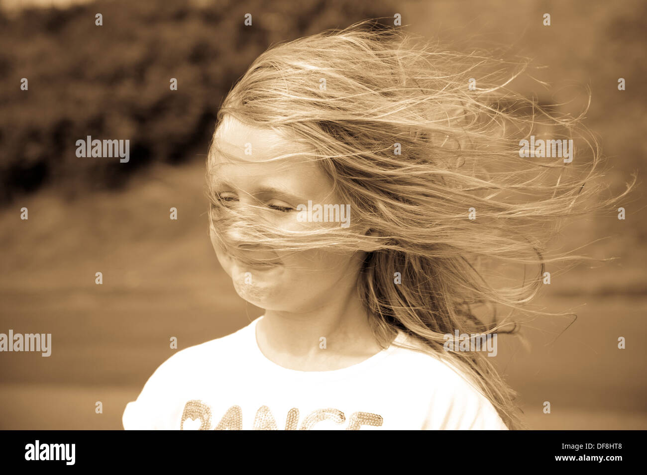 STEPPING OUTSIDE Ν A WINDY DAY EXPECTATION REALITY, image size:1300x955