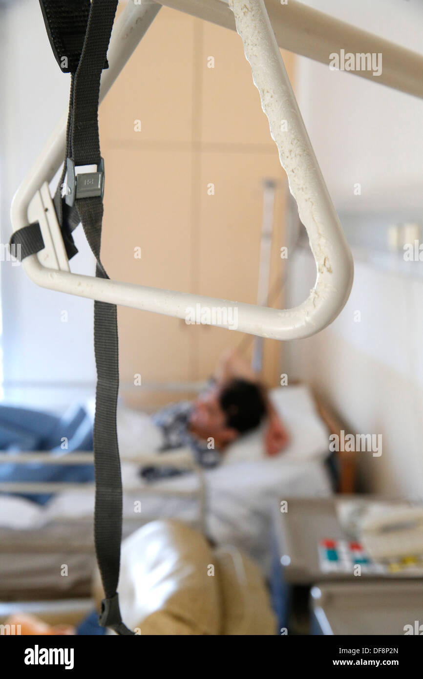 Elderly man in hospital bed hi-res stock photography and images - Alamy