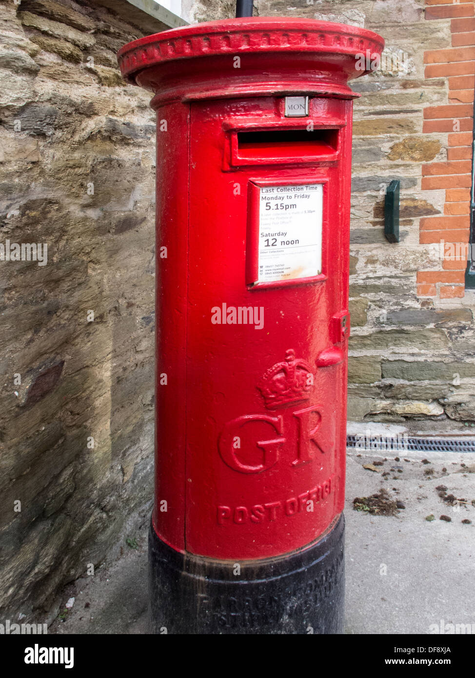 Royal Mail GR Postbox, Fowey Cornwall Stock Photo