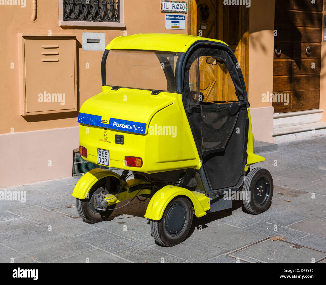 Poste Italiane electric buggy in Reggio Emilia, Emilia Romagna, Italy Stock Photo
