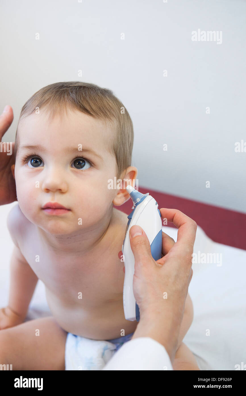 Doctor thermometer child ear hires stock photography and images Alamy