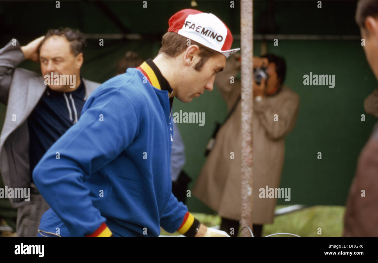Side on view of great Belgian cyclist Eddy Merckx, late 60s wearing a Faemino cap and a blue Belgian national tracksuit top. Stock Photo