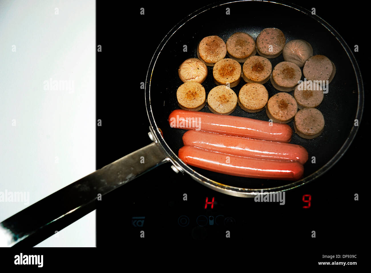 Preparing a hot dog in the pan Stock Photo Alamy