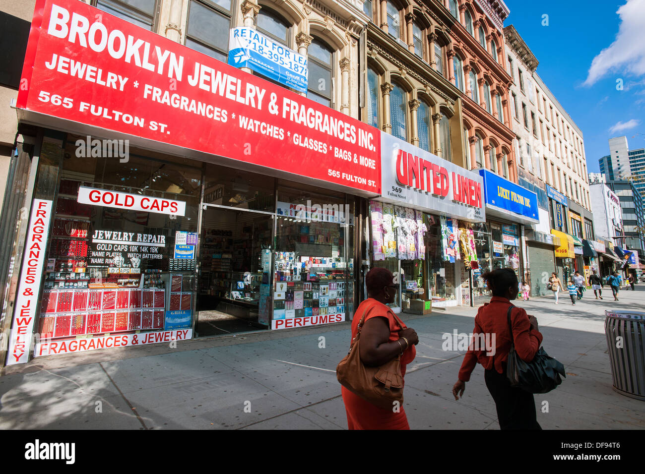 Stores and shopping in Downtown Brooklyn in New York Stock Photo - Alamy