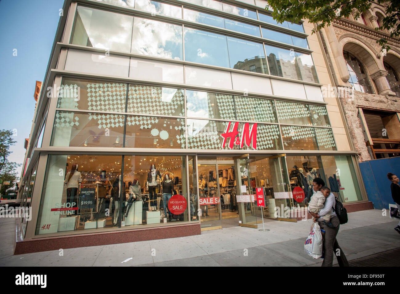New H&M department store in Downtown Brooklyn in New York Stock Photo -  Alamy
