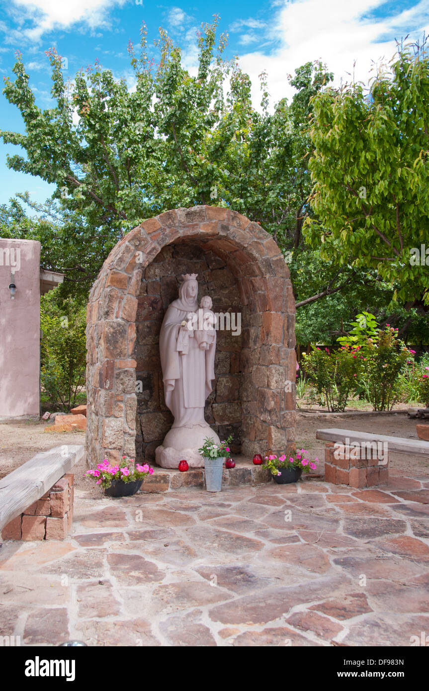 Religious statue alcove Stock Photo Alamy