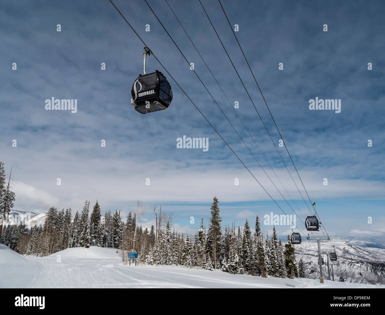 Ski resort gondola hi-res stock photography and images - Alamy