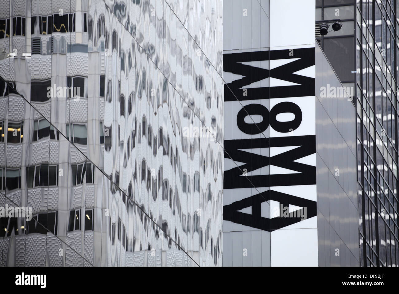 resterende Rindende tage medicin The sign of the Museum of Modern Art MoMA Manhattan New York City USA Stock  Photo - Alamy