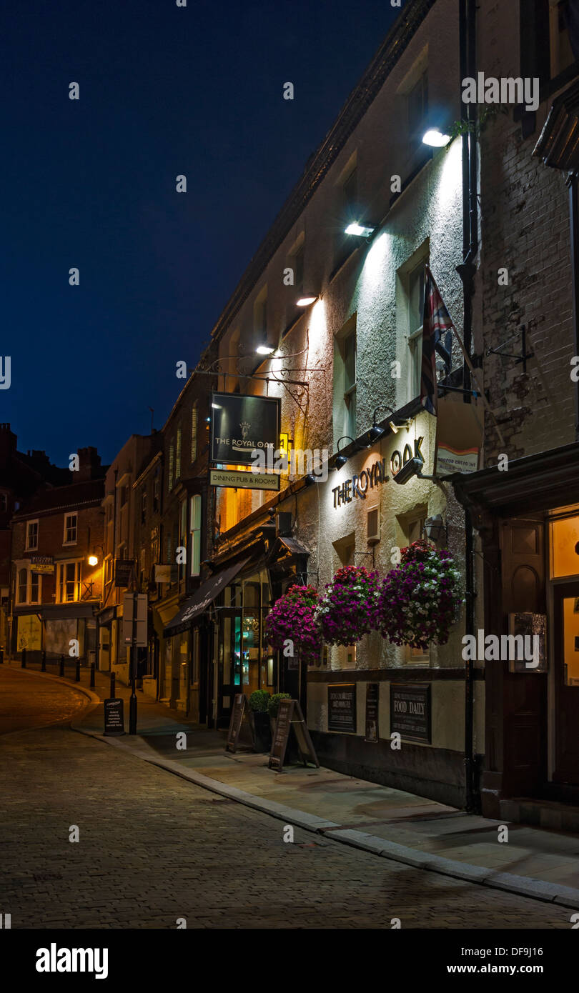 Ripon at night. The Royal Oak, Kirkgate. Stock Photo