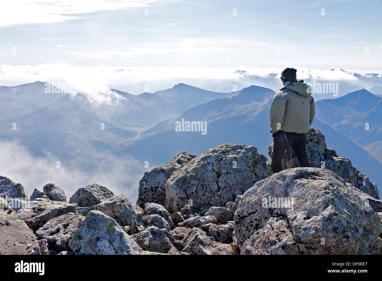 men taking in the view at summit of ben nevis Stock Photo