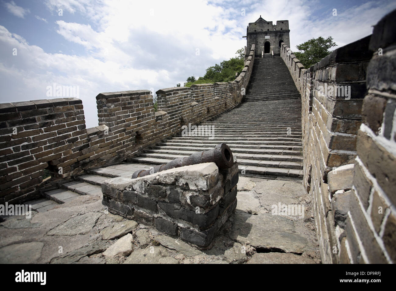 Cannon great wall of china hi-res stock photography and images - Alamy