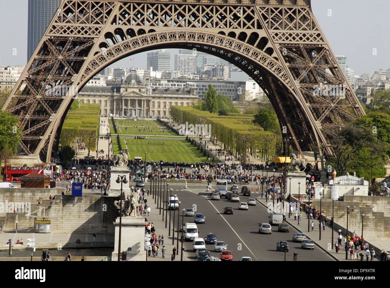 The head of France still lives on the Right Bank, however. The huge lyse palace is the official residence of the president of the French Republic . Some districts of the 