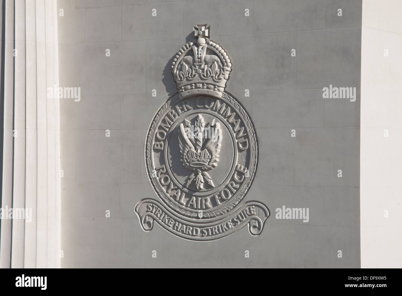 Royal Coat of Arms Engraving, Green Park, London, England, UK, GB. Stock Photo
