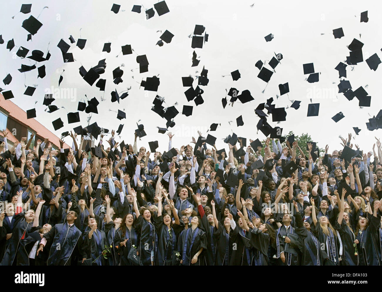 The first 333 graduates of the International University in Bremen throw up their traditional hats on the 1st of June in 2007 during their graduation celebration. Stock Photo