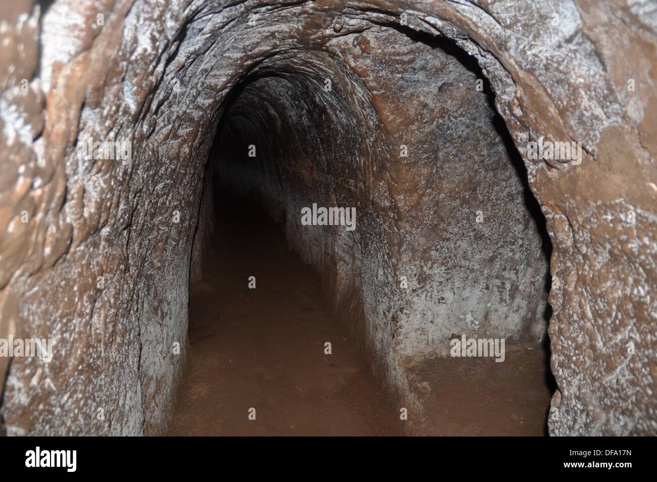 DMZ Zone (Vietnam) the Vinh Moc tunnels Stock Photo Alamy