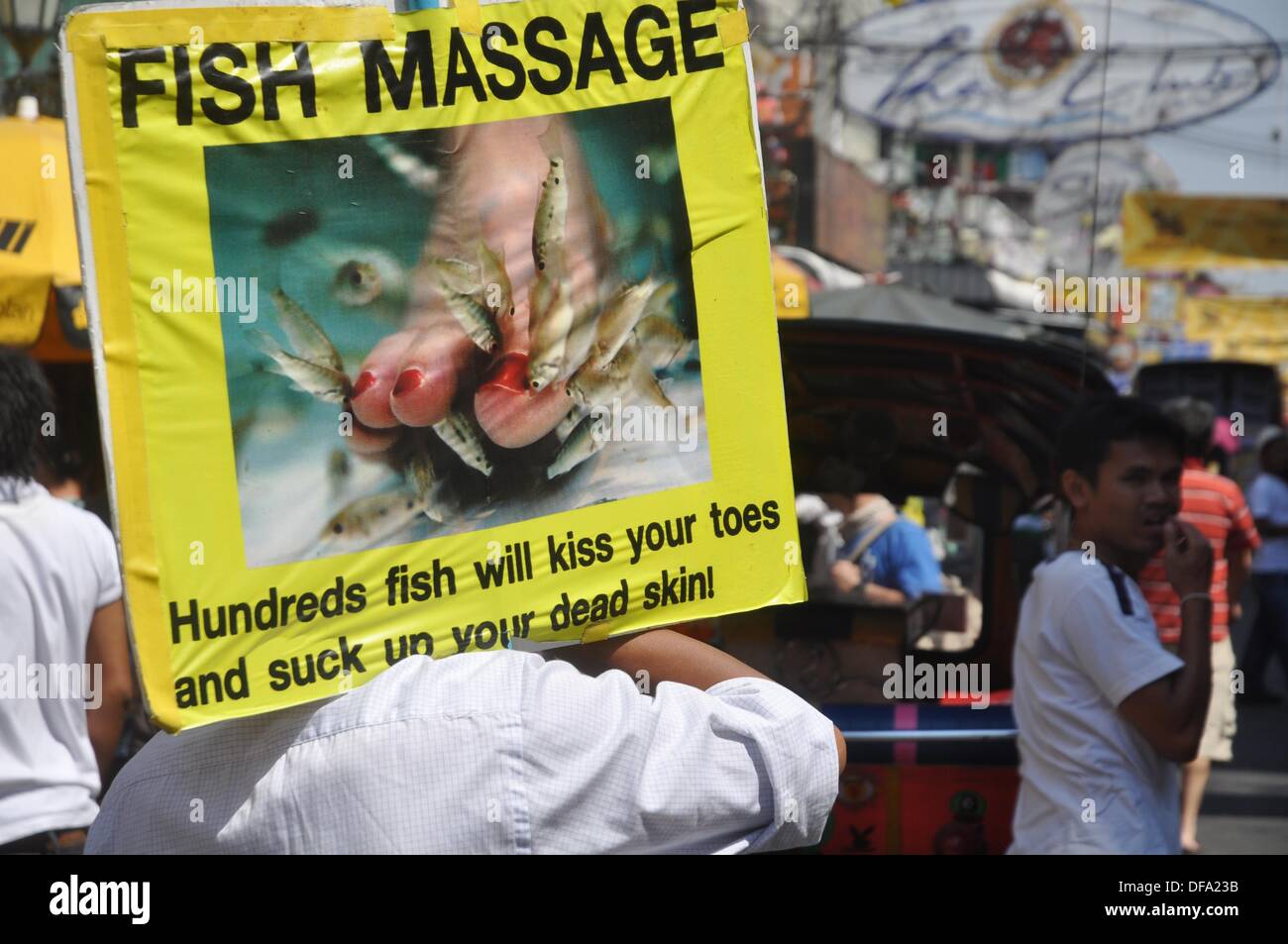 Bangkok (Thailand): ´fish massage´ sign at Khao San Road Stock Photo - Alamy