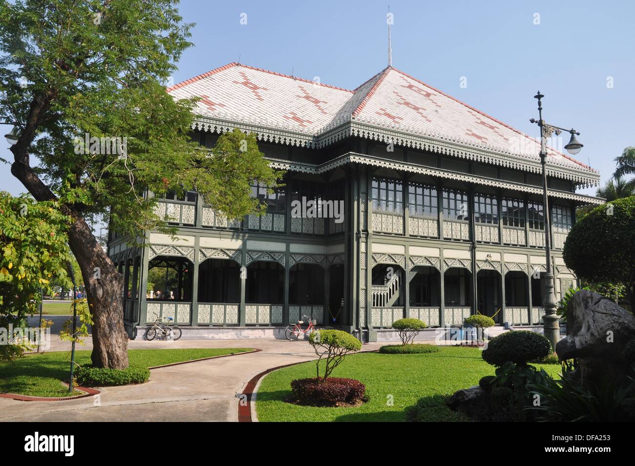 Bangkok (Thailand): old teakwood building in the Vimanmek Mansion´s complex Stock Photo