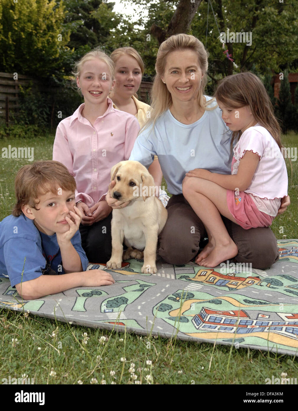Minister of family affairs of Lower Saxony Ursula von der Leyen with her children (l-r) Egmont, Victoria, Donata and Gracia and their dog Milou on the 5th of July in 2005. Stock Photo