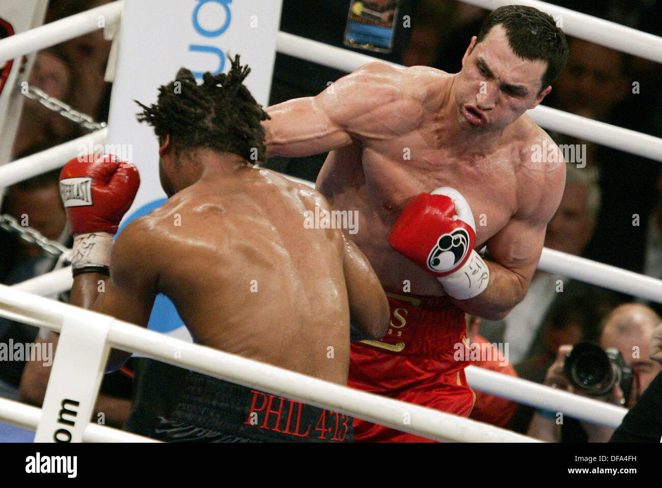 Ukrainian boxer Wladimir Klitschko (r) fights against Chris Byrd from USA on the 22nd of April in 2006. Stock Photo