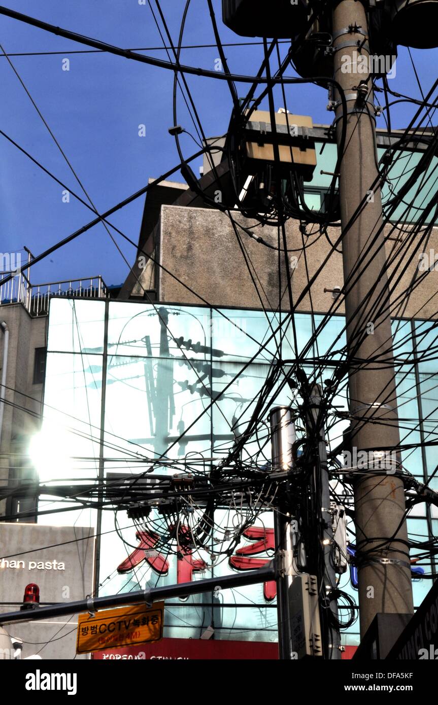 Seoul (South Korea) electricity wires mess in Mapogu Stock Photo