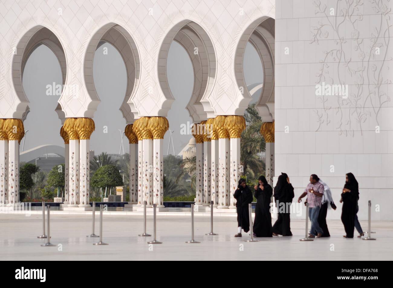 Abu Dhabi, United Arab Emirates: Sheikh Zayed Grand Mosque Stock Photo ...