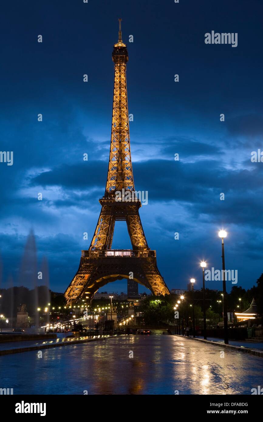Overview of Eiffel Tower at night, Paris, France Stock Photo Alamy
