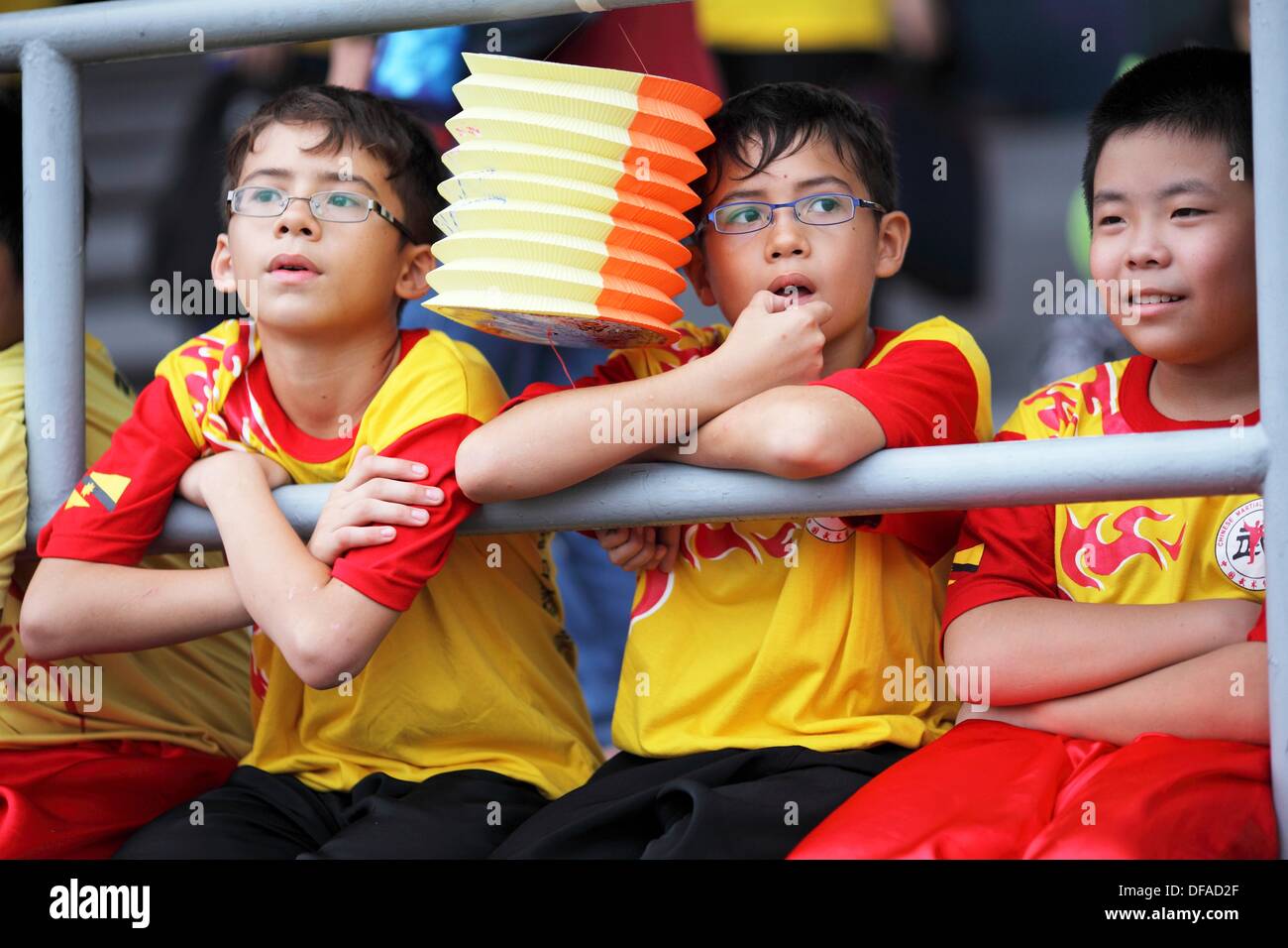 Children playing mid autumn festival lantern hi-res stock photography ...