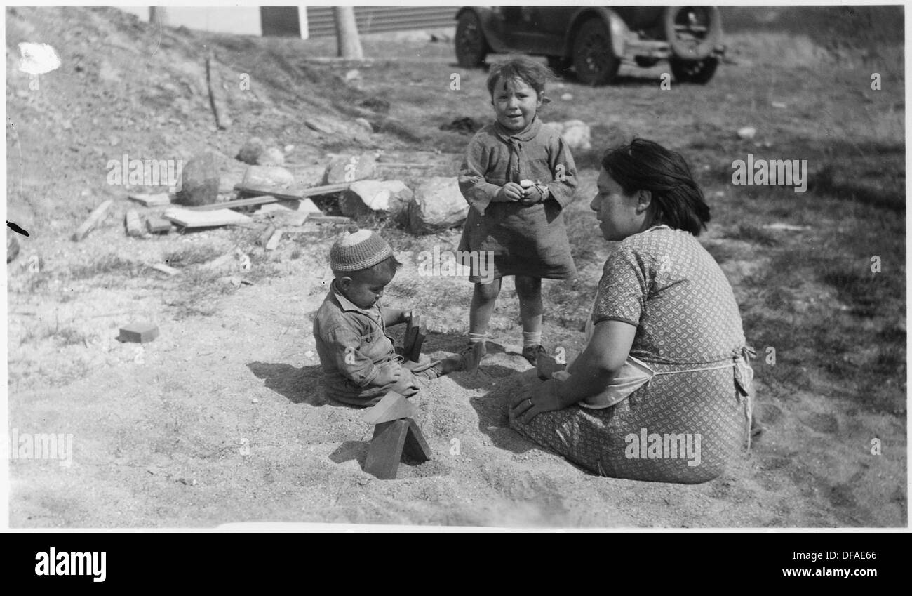 Housing project and children hi-res stock photography and images - Alamy