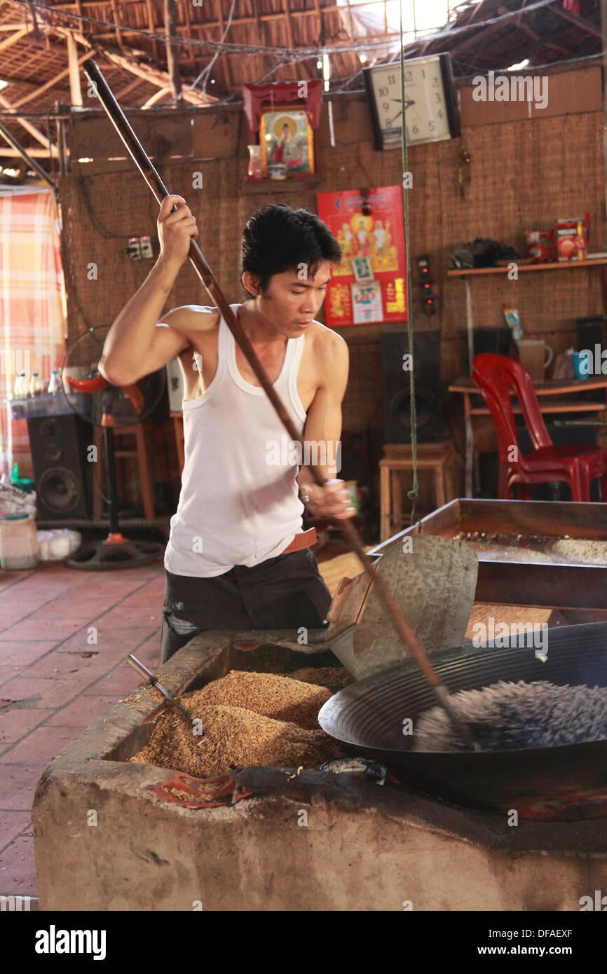 Puff rice production in Vietnam Stock Photo Alamy