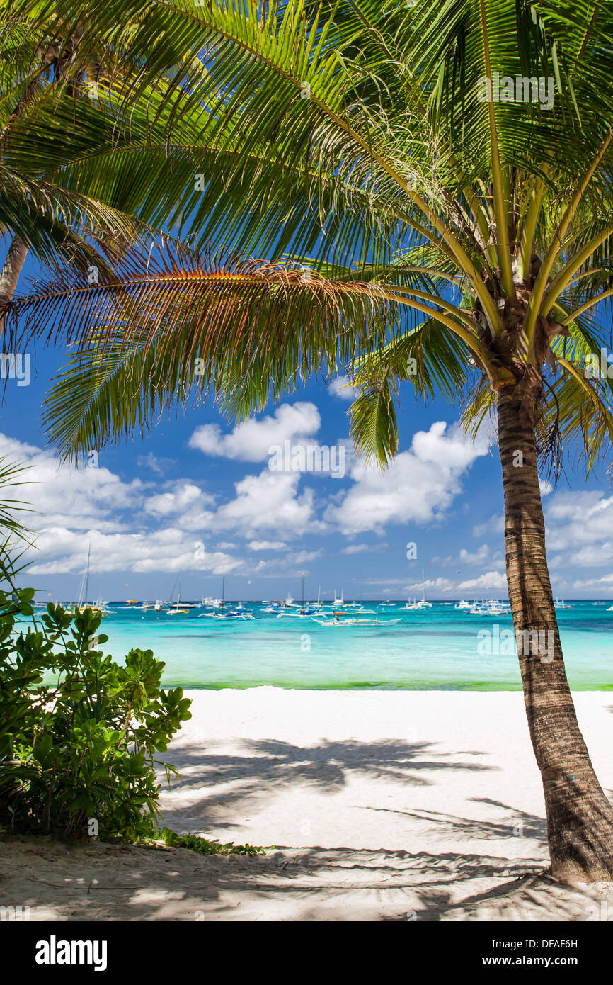 Beautiful white sand tropical beach hi-res stock photography and images ...