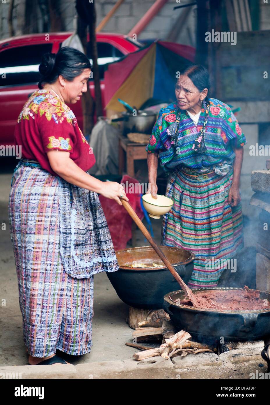 Guatemala, Mayan Women Making Beans Stock Photo - Alamy