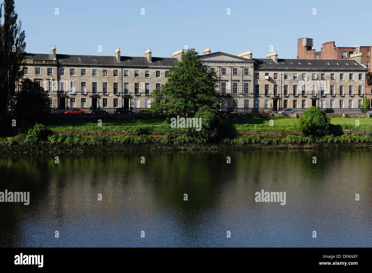 View to Carlton Place, terraced Georgian Townhouse on the South Bank of the River Clyde in Glasgow city centre, Scotland, UK Stock Photo