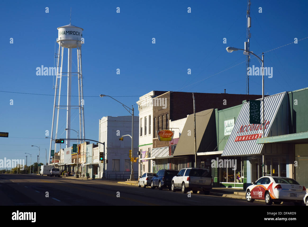 USA Texas Route 66 Shamrock Main street and Watertower Stock Photo Alamy