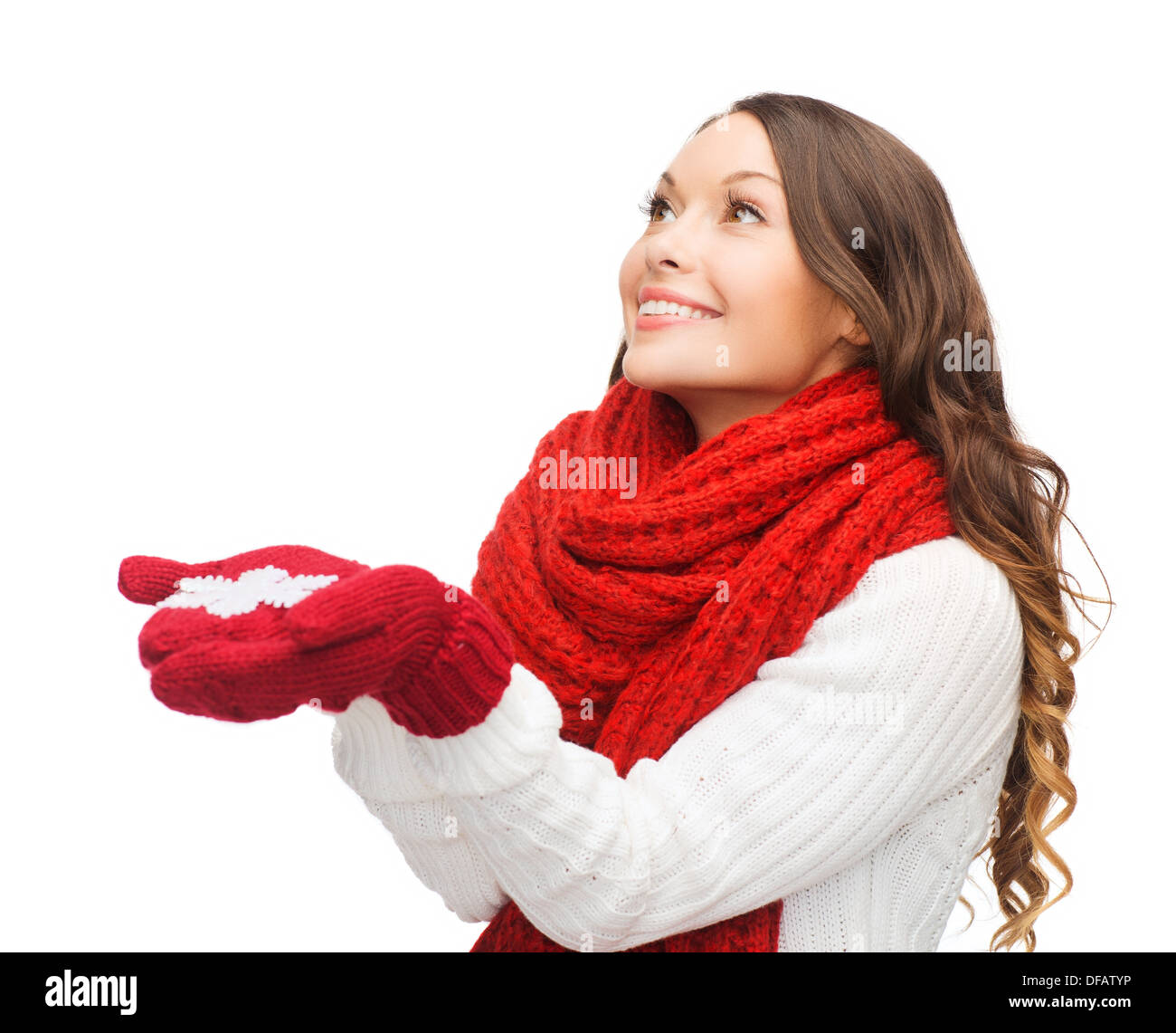 С красным шарфом род. Девушка с красным шарфиком. Красно белый шарф зимний. Фотосессия с красным шарфом. Блондинка и красный шарф.
