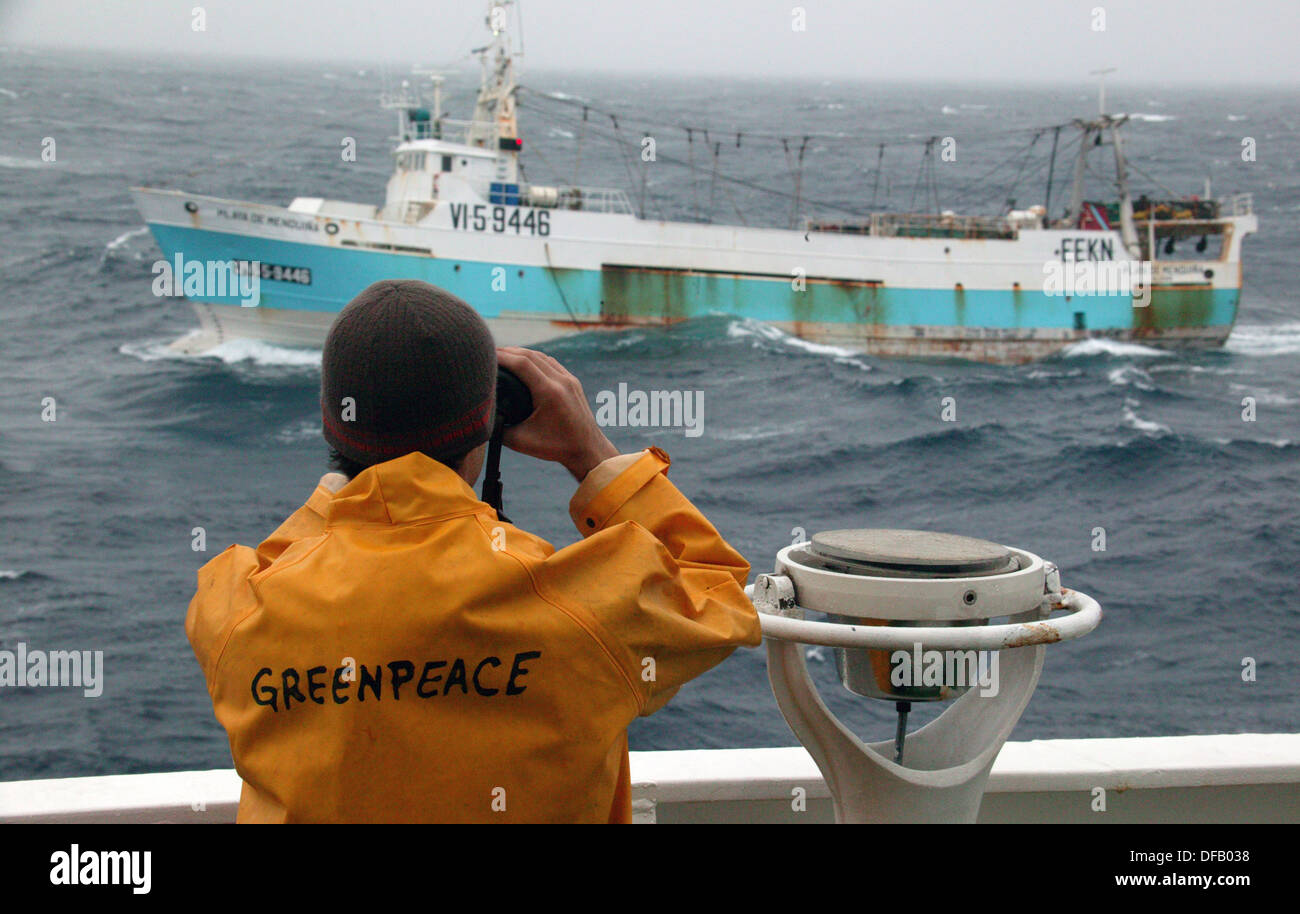 Greenpeace ship MV Esperanza keeping on eye on the Spanish bottom trawling vessel Playa de Menduenia , North Atlantic Stock Photo