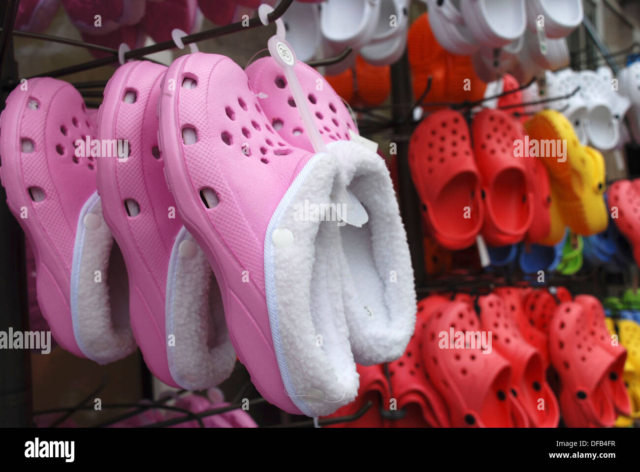 Részletesen bátorság nagyobbítás crocs company stock fák Látható harapás