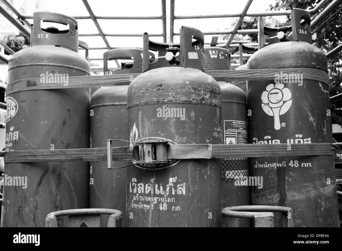 Use straps secure gas cylinders in Bangkok Stock Photo Alamy