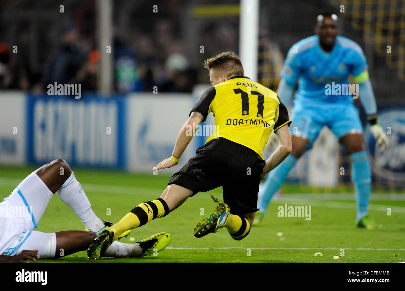 Dortmund, Germany . 01st Oct, 2013. UEFA Champions League 2013/14, 1.10.2013, Group phase, 2nd matchday, Signal Iduna Arena, Dortmund, Borussia Dortmund- Olympique Marseille ---- Marco Reus (BVB) falls in the penalty area after a foul by Nicolas Nkoulou. right: Steve Mandanda © kolvenbach/Alamy Live News Stock Photo