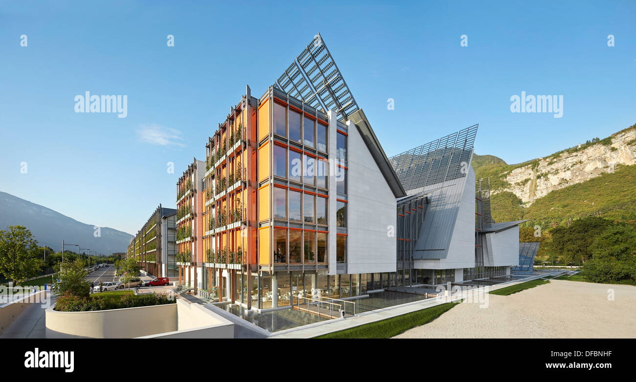 MUSE Science Museum, Trentino, Italy. Architect: Renzo Piano Building  Workshop, 2013. Corner view along west and south facades Stock Photo - Alamy