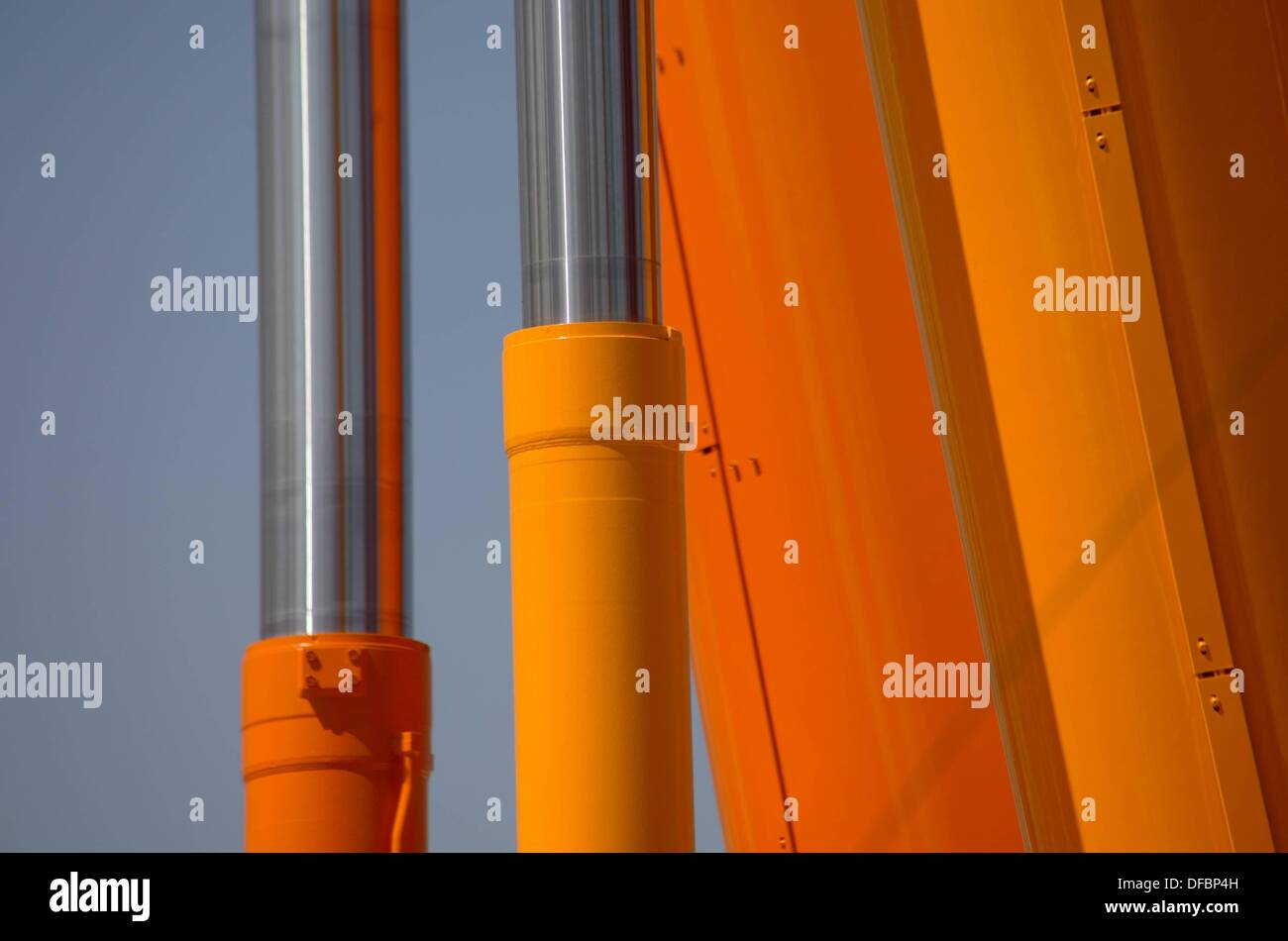 Hydraulic cylinder hires stock photography and images Alamy