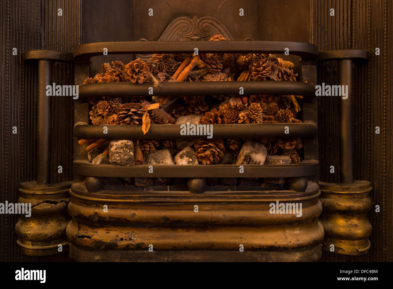 Pine cones in fireplace hi-res stock photography and images - Alamy