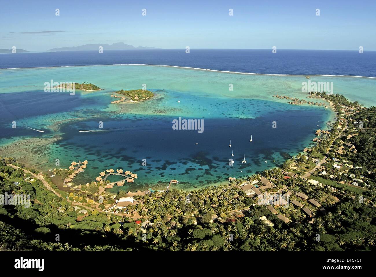Vue Aerienne De L Atoll De Bora Bora Iles De La Societe Archipel De La Polynesie Francaise Ocean Pacifique Sud Stock Photo Alamy